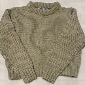 Zara Women's Crew Neck Sweater in Sage Green